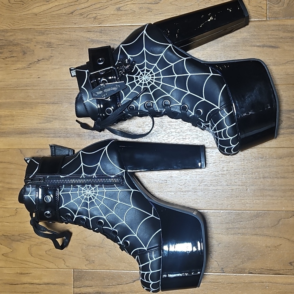 Demonia Spiderweb Torment Boots - Picture 6 of 11